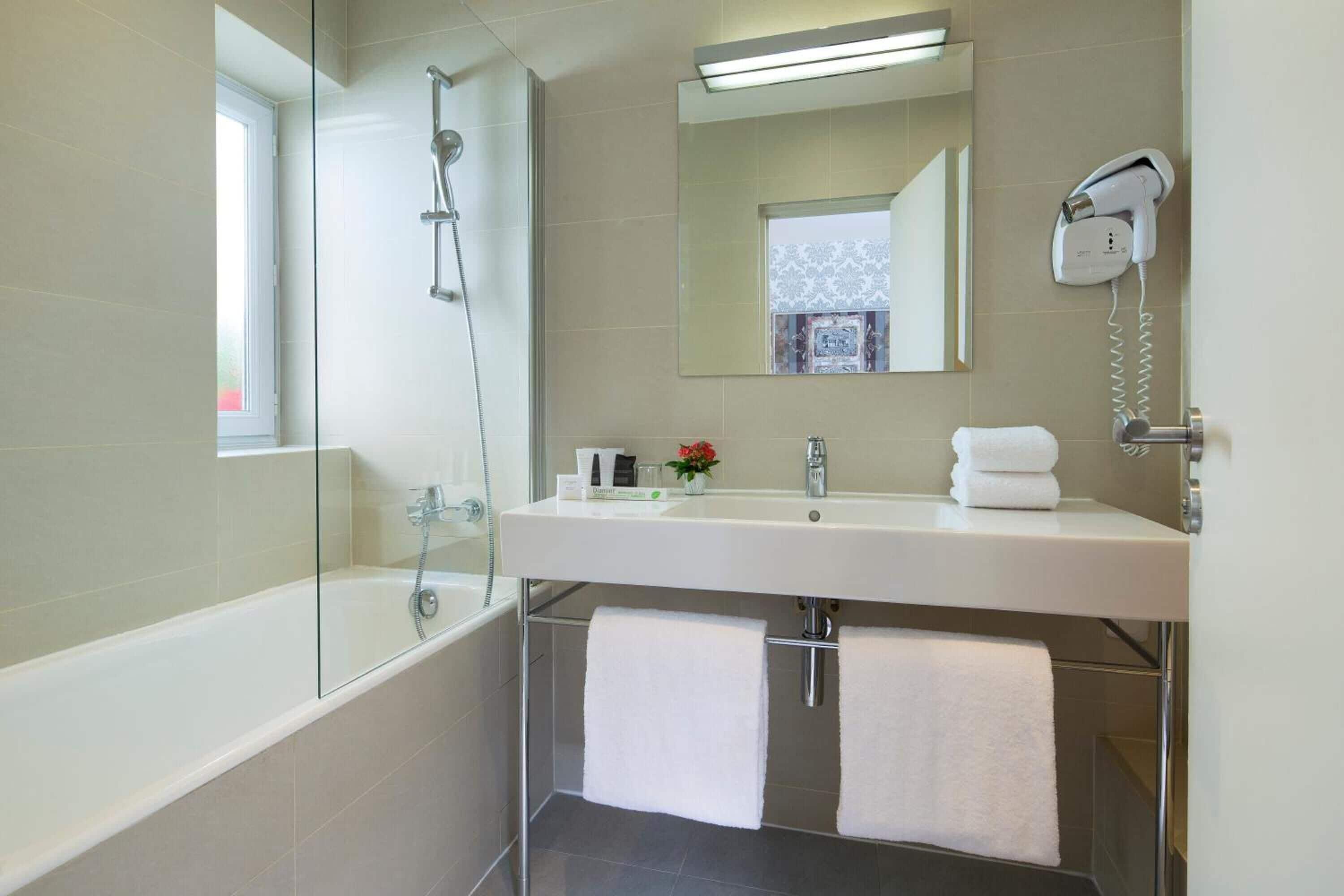 Hotel Monceau Wagram 4*